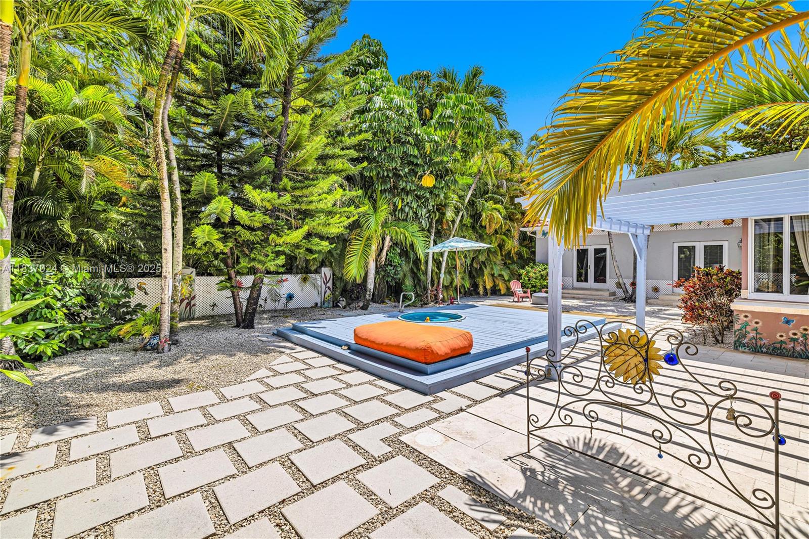 911 Mariana Ave