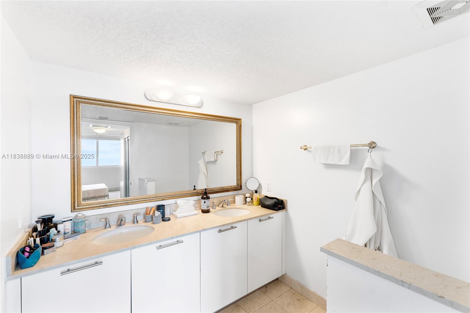 1800 N Bayshore Dr # 3003