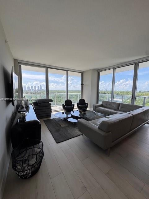 16385 Biscayne Blvd # 921