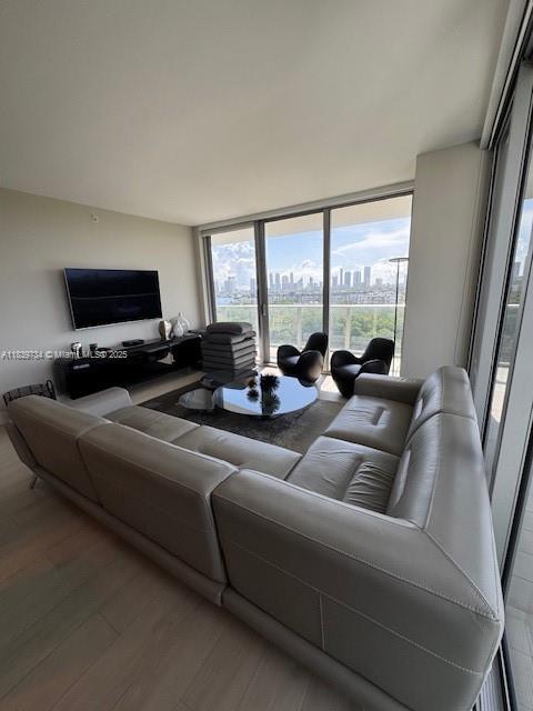 16385 Biscayne Blvd # 921