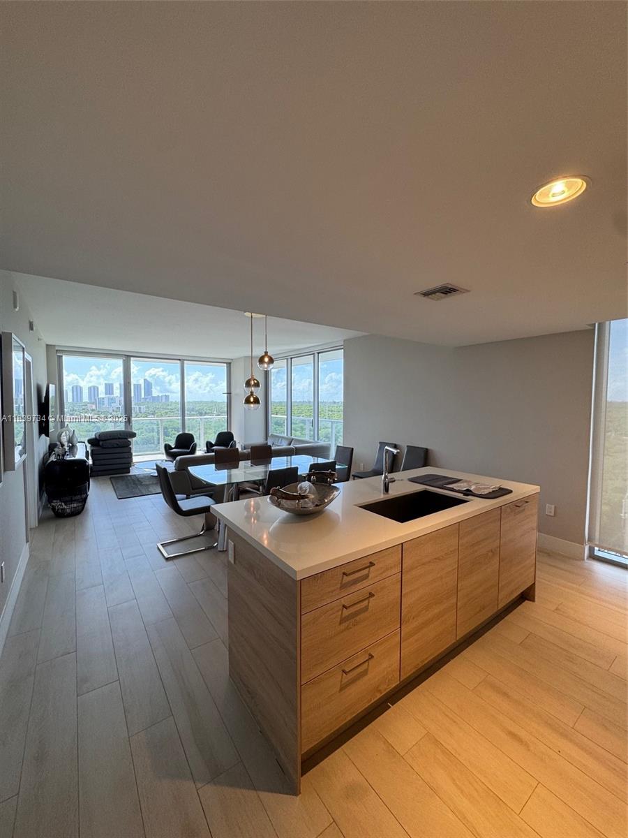 16385 Biscayne Blvd # 921