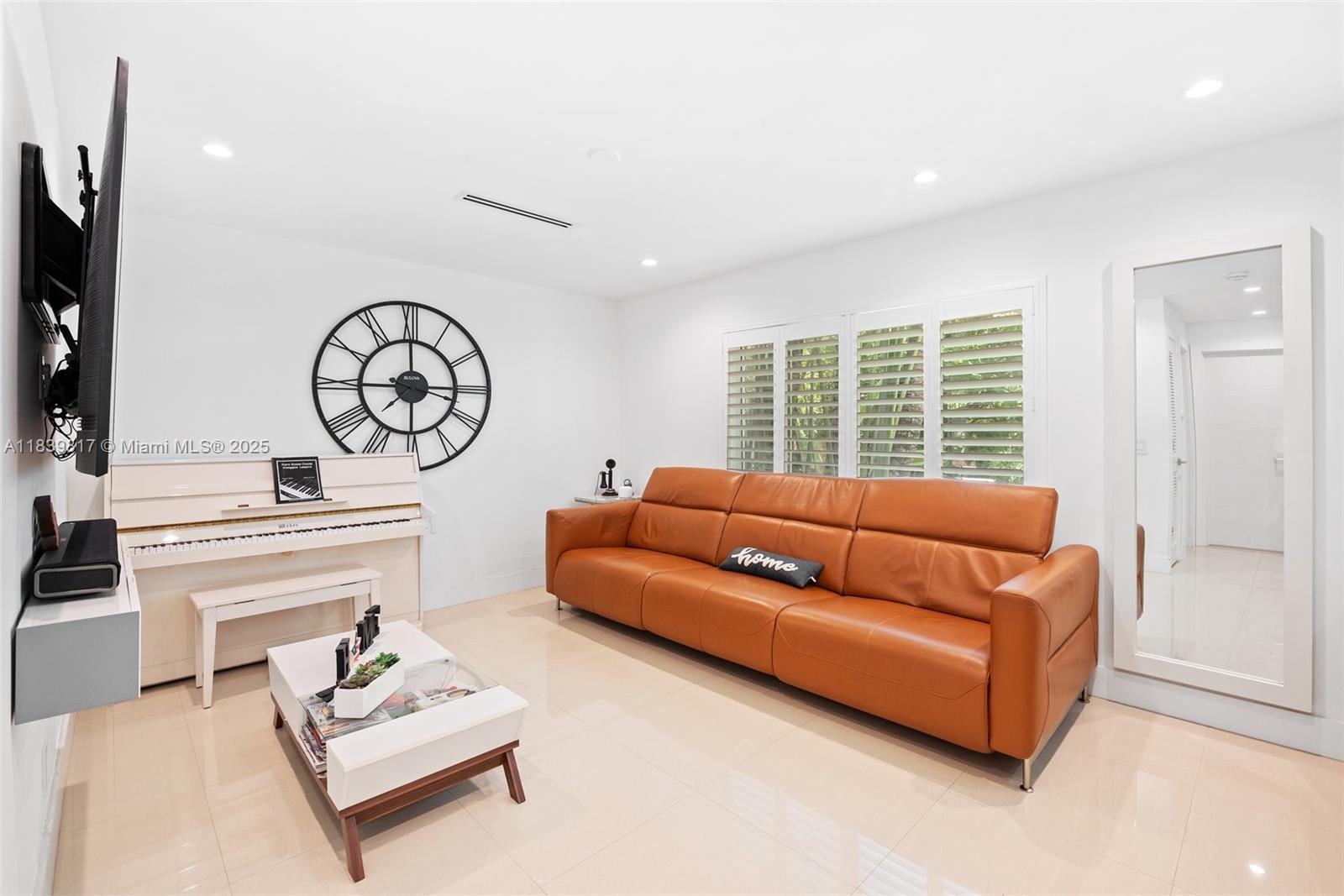 2511 Tequesta Ln