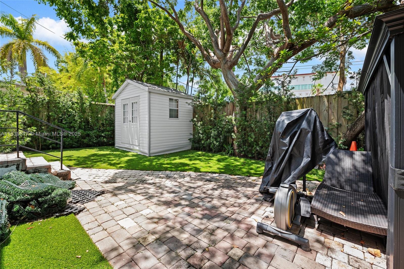 2511 Tequesta Ln