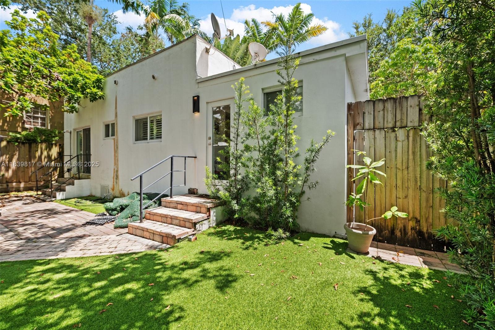 2511 Tequesta Ln