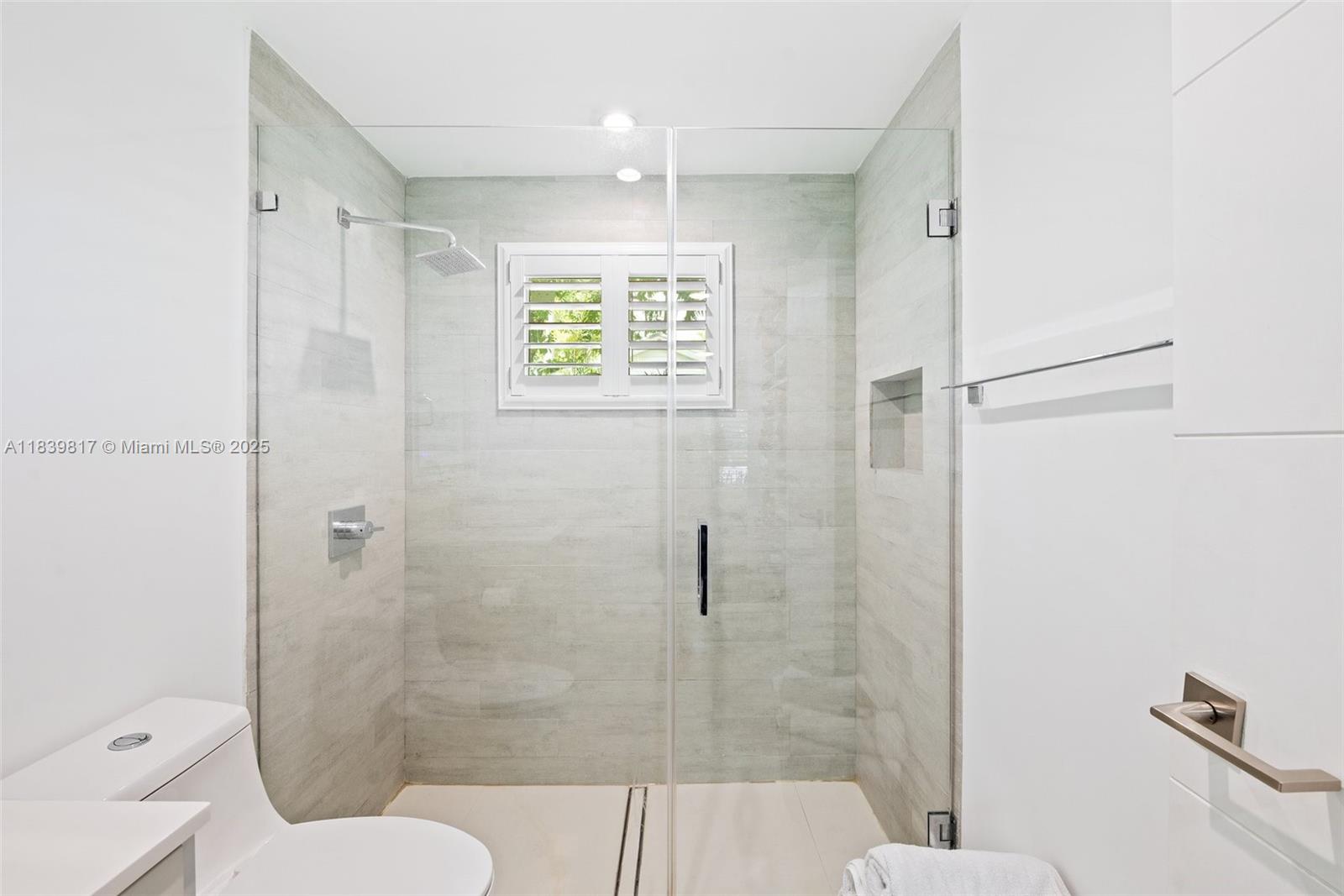 2511 Tequesta Ln