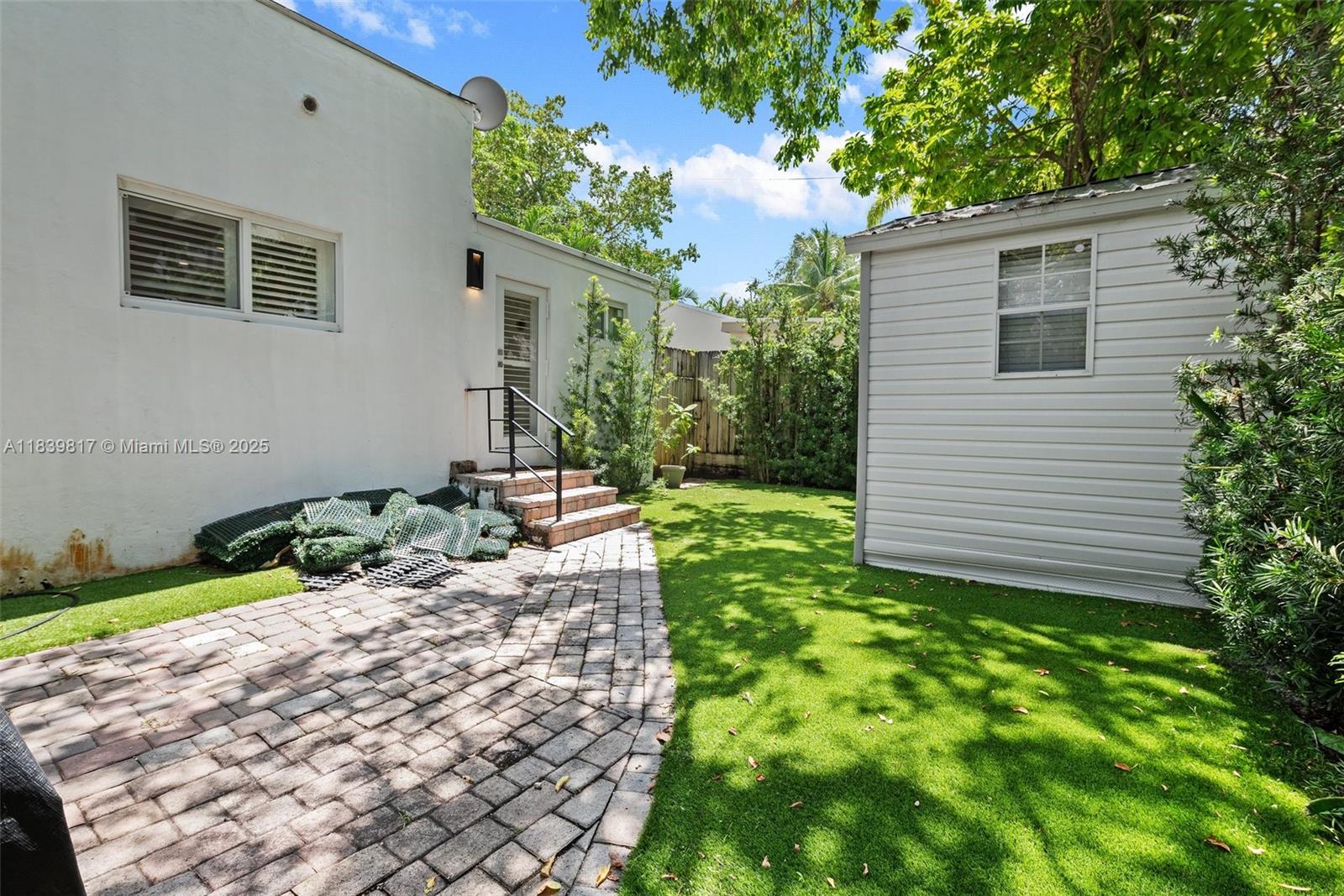 2511 Tequesta Ln