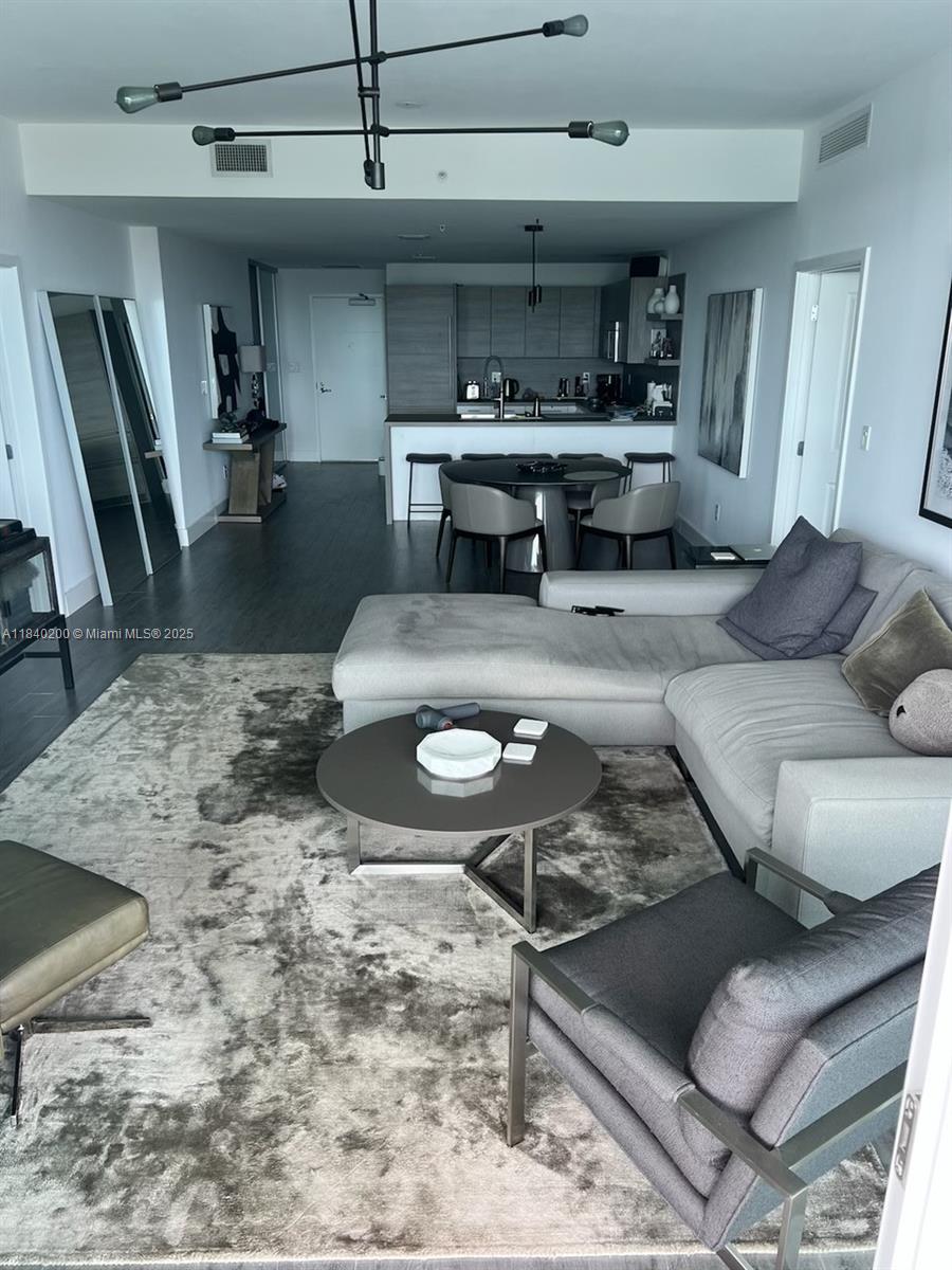 400 Sunny Isles Blvd # 2007