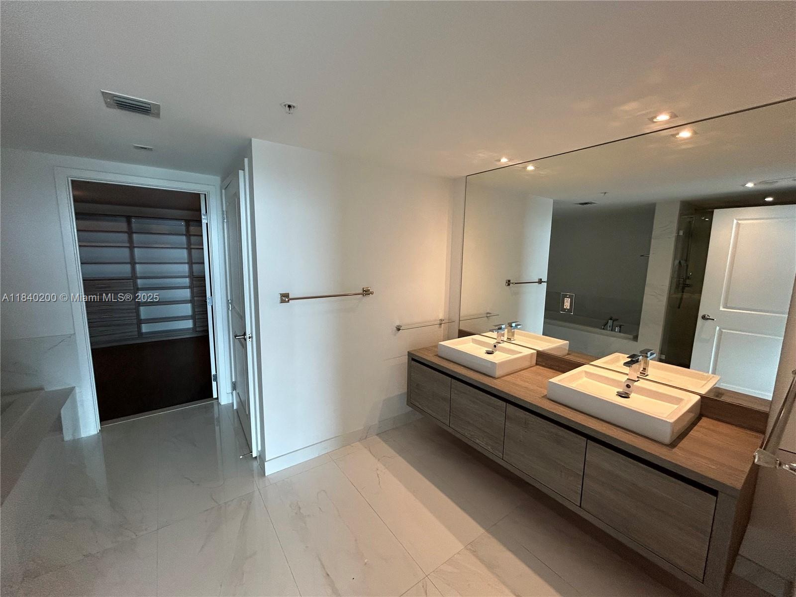 400 Sunny Isles Blvd # 2007