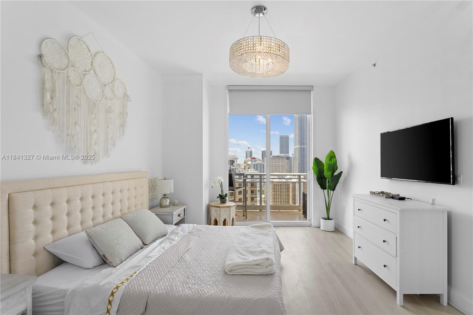 901 Brickell Key Blvd # 3301
