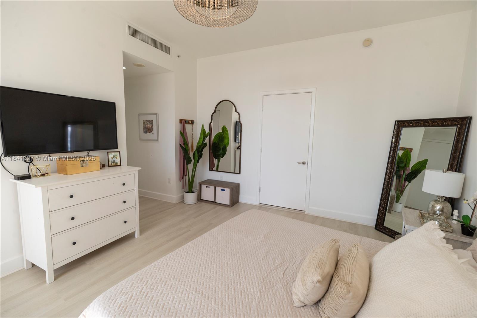 901 Brickell Key Blvd # 3301