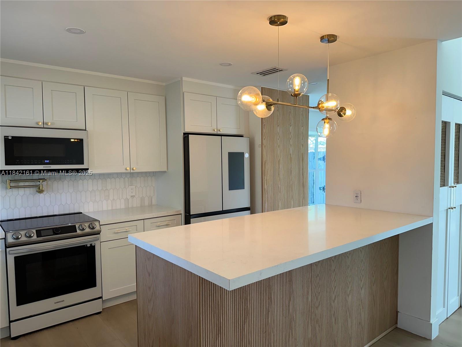 708 SE 3rd Ave Ext # 201