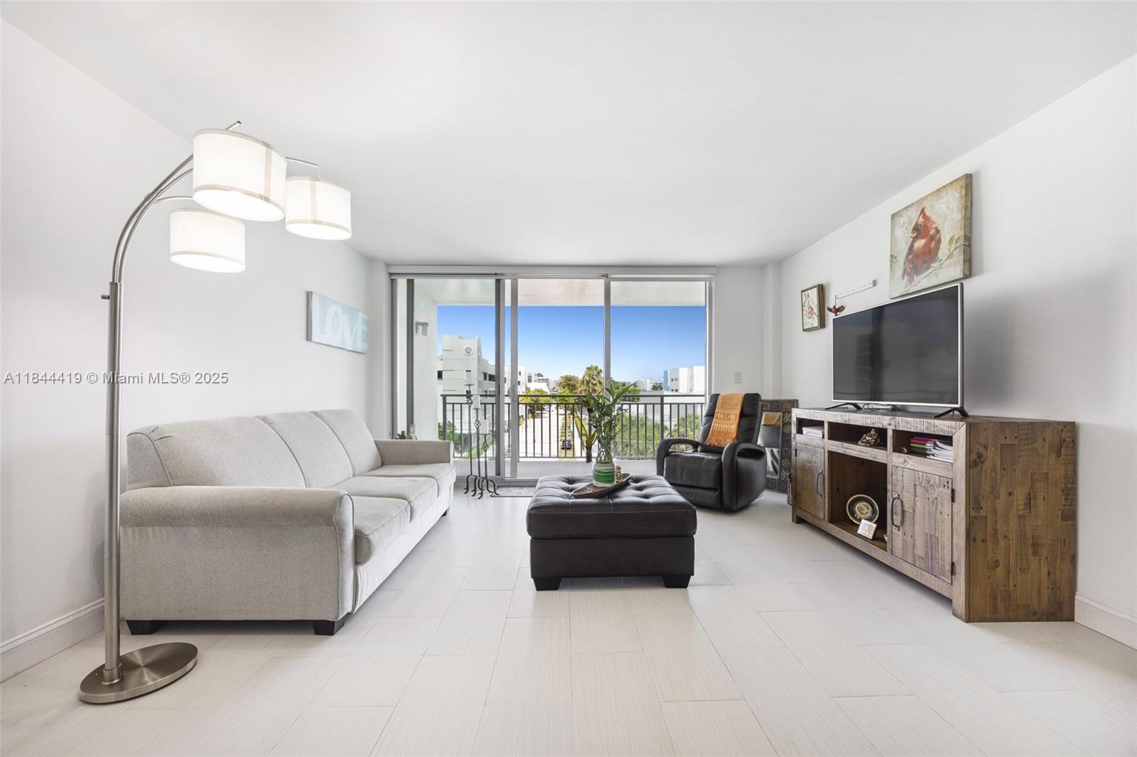 9500 W Bay Harbor Dr # 4F