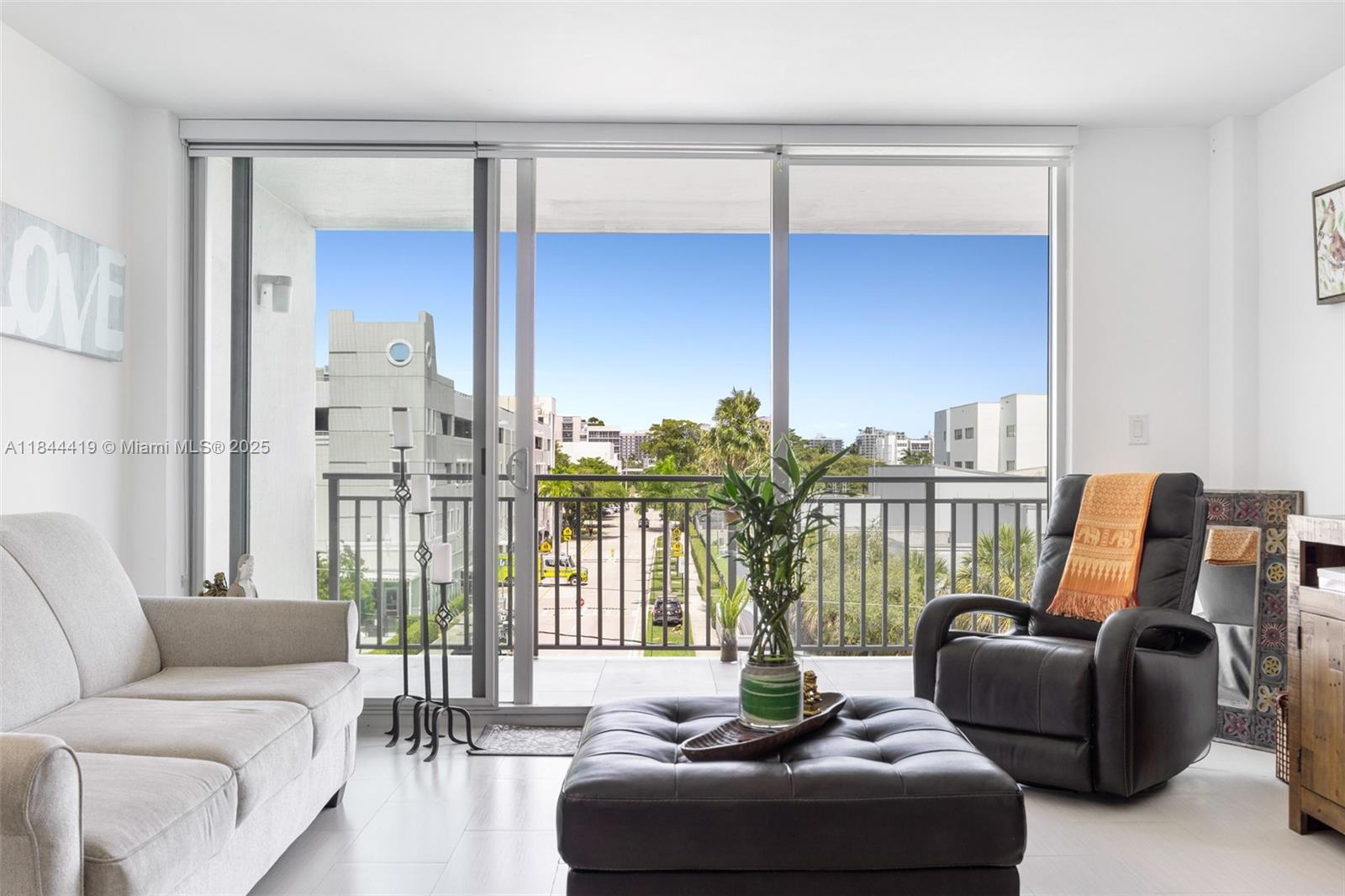 9500 W Bay Harbor Dr # 4F