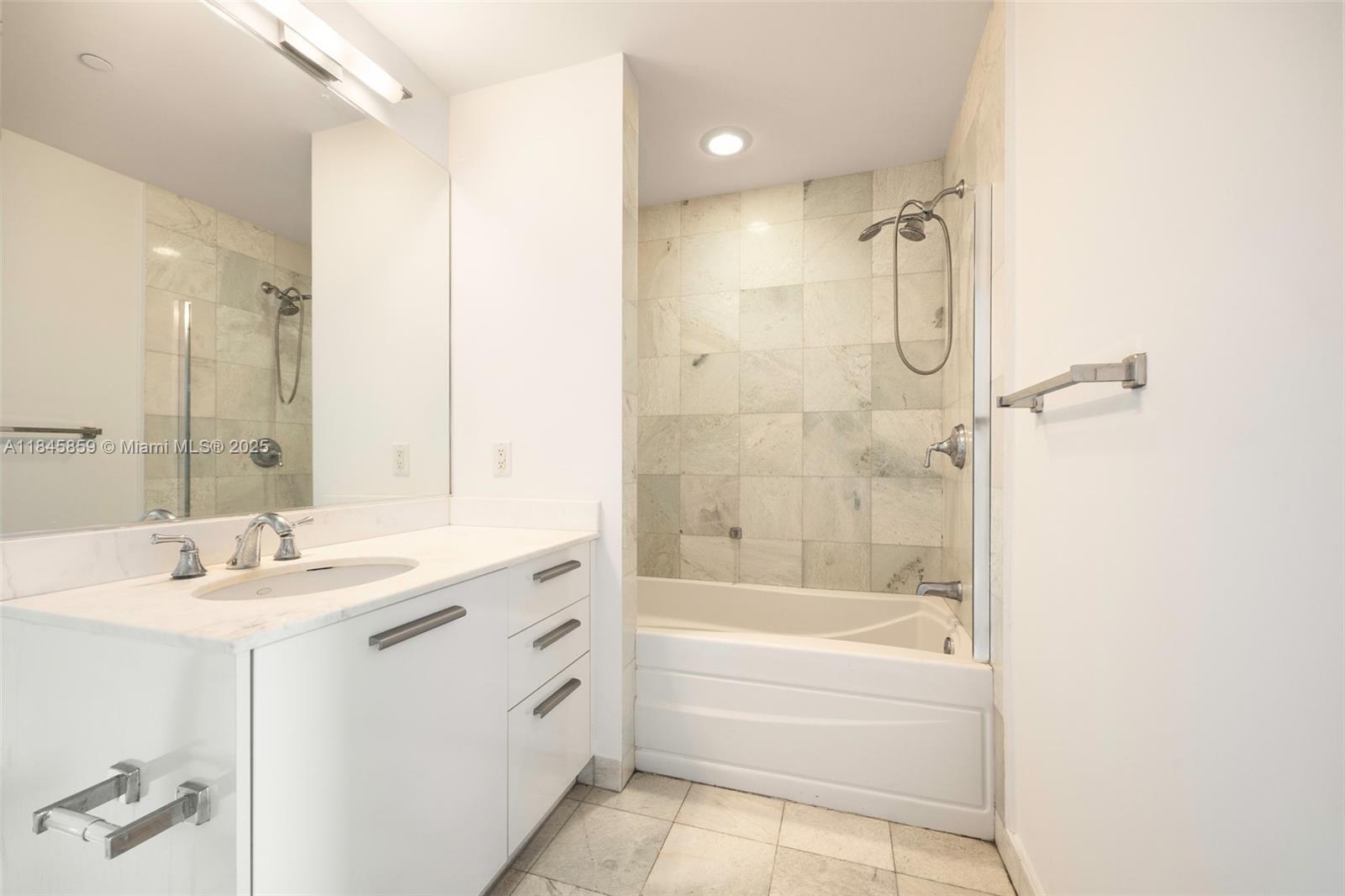 1060 Brickell Ave # 2011