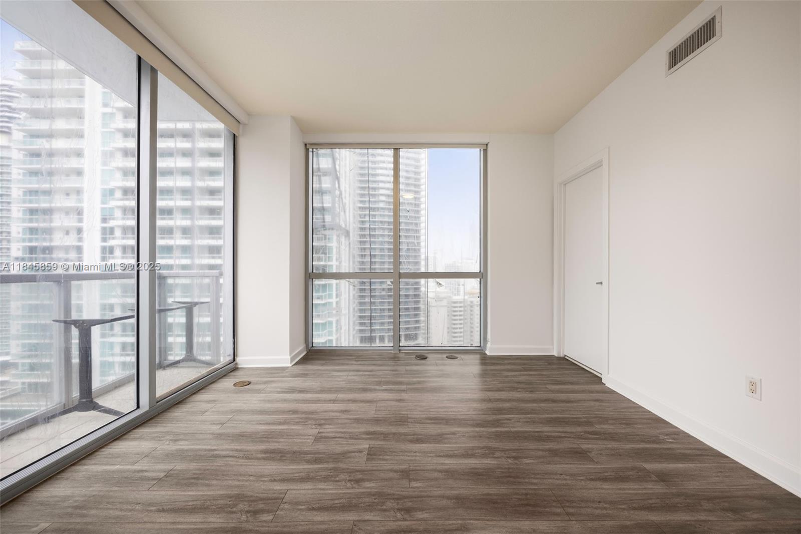 1060 Brickell Ave # 2011