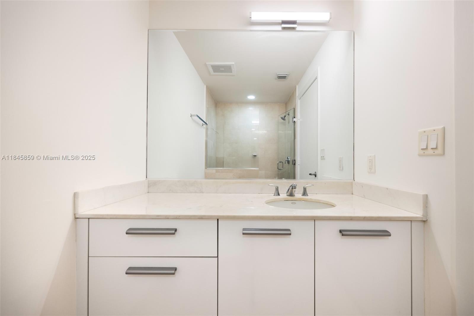 1060 Brickell Ave # 2011