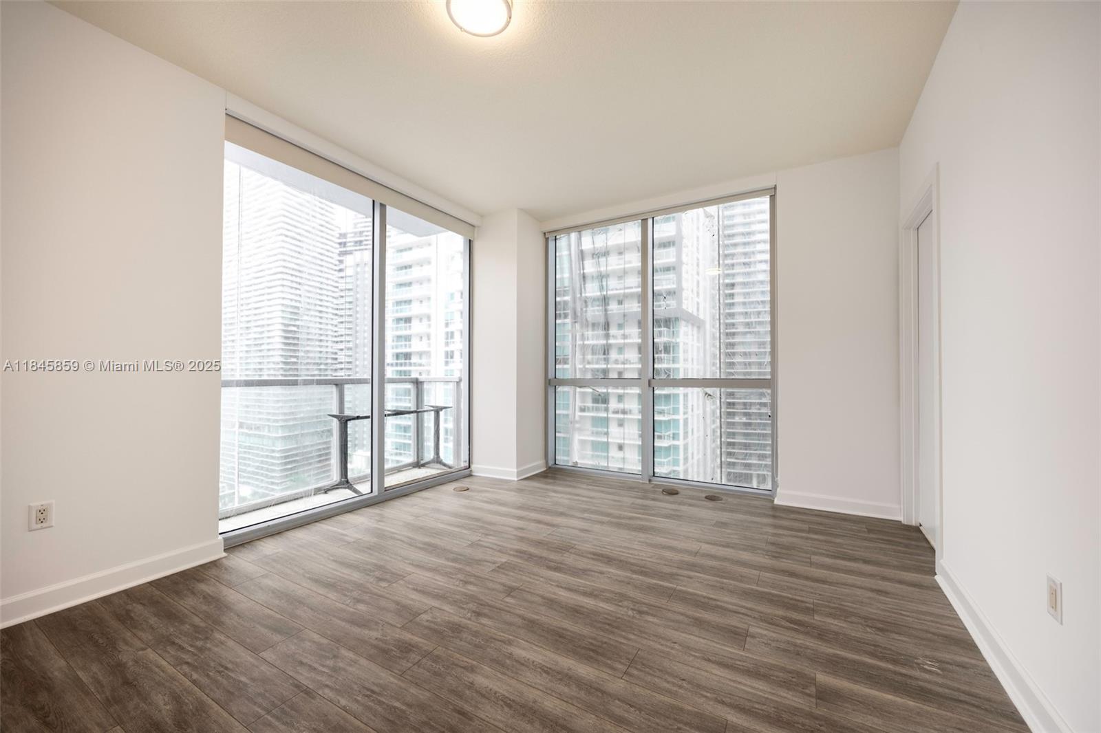 1060 Brickell Ave # 2011