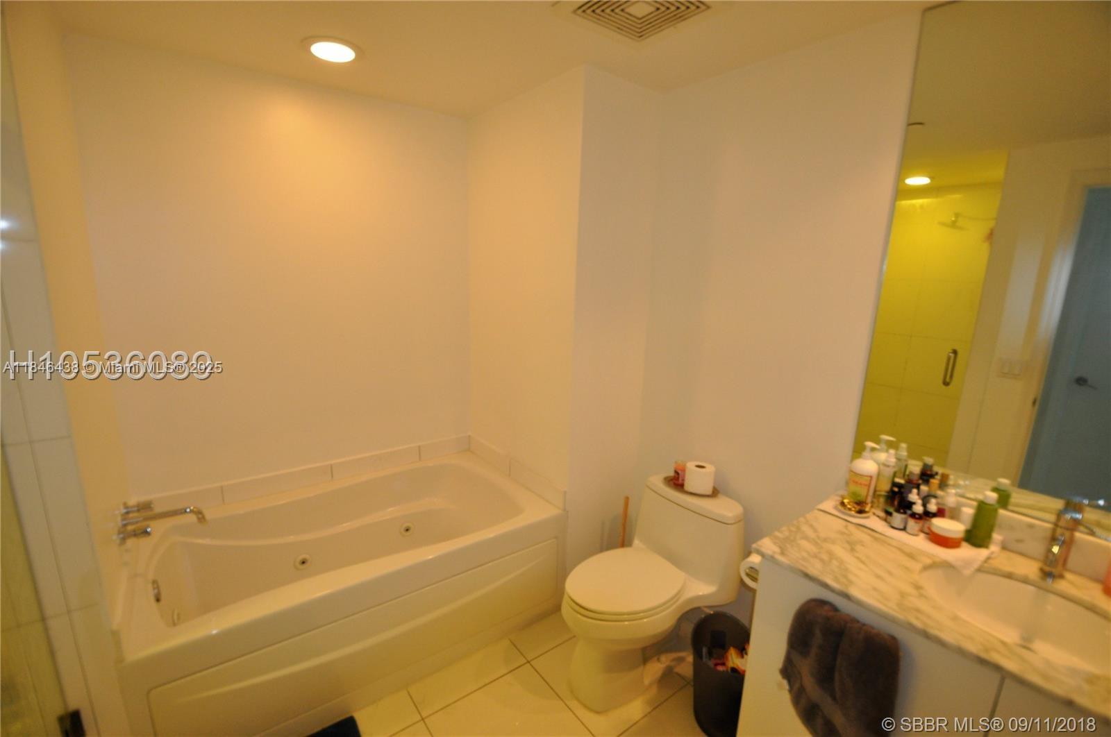 500 Brickell Ave # 2204