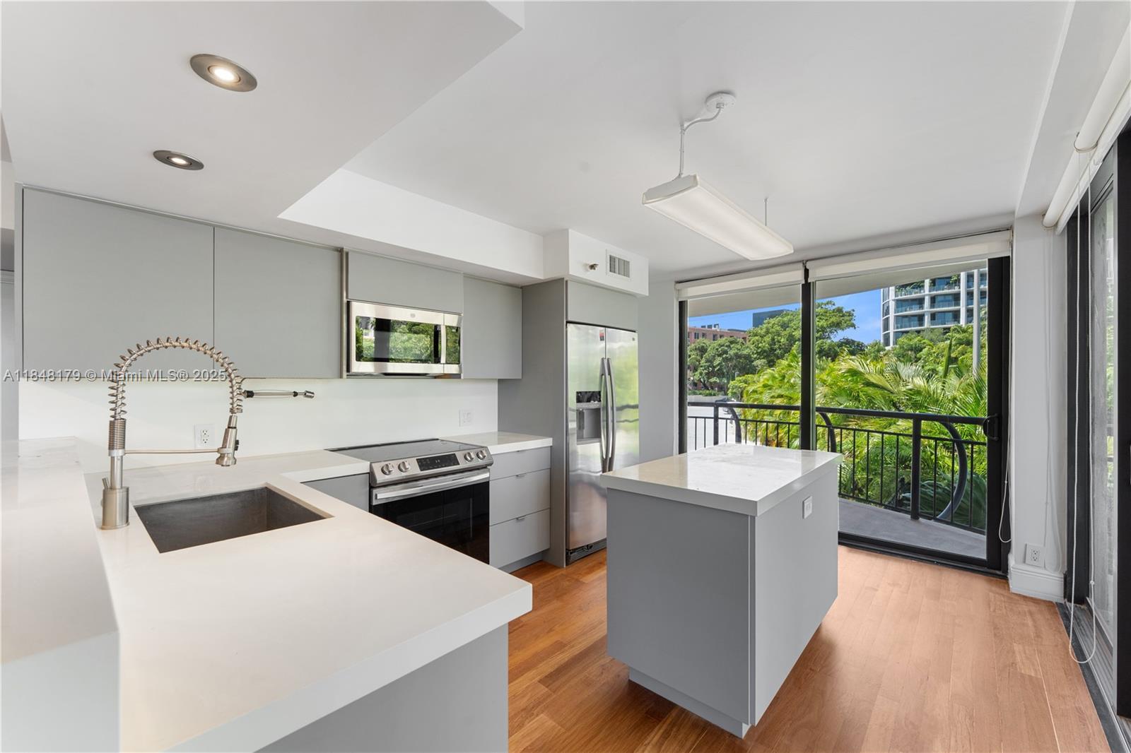 2843 S Bayshore Dr # 3F