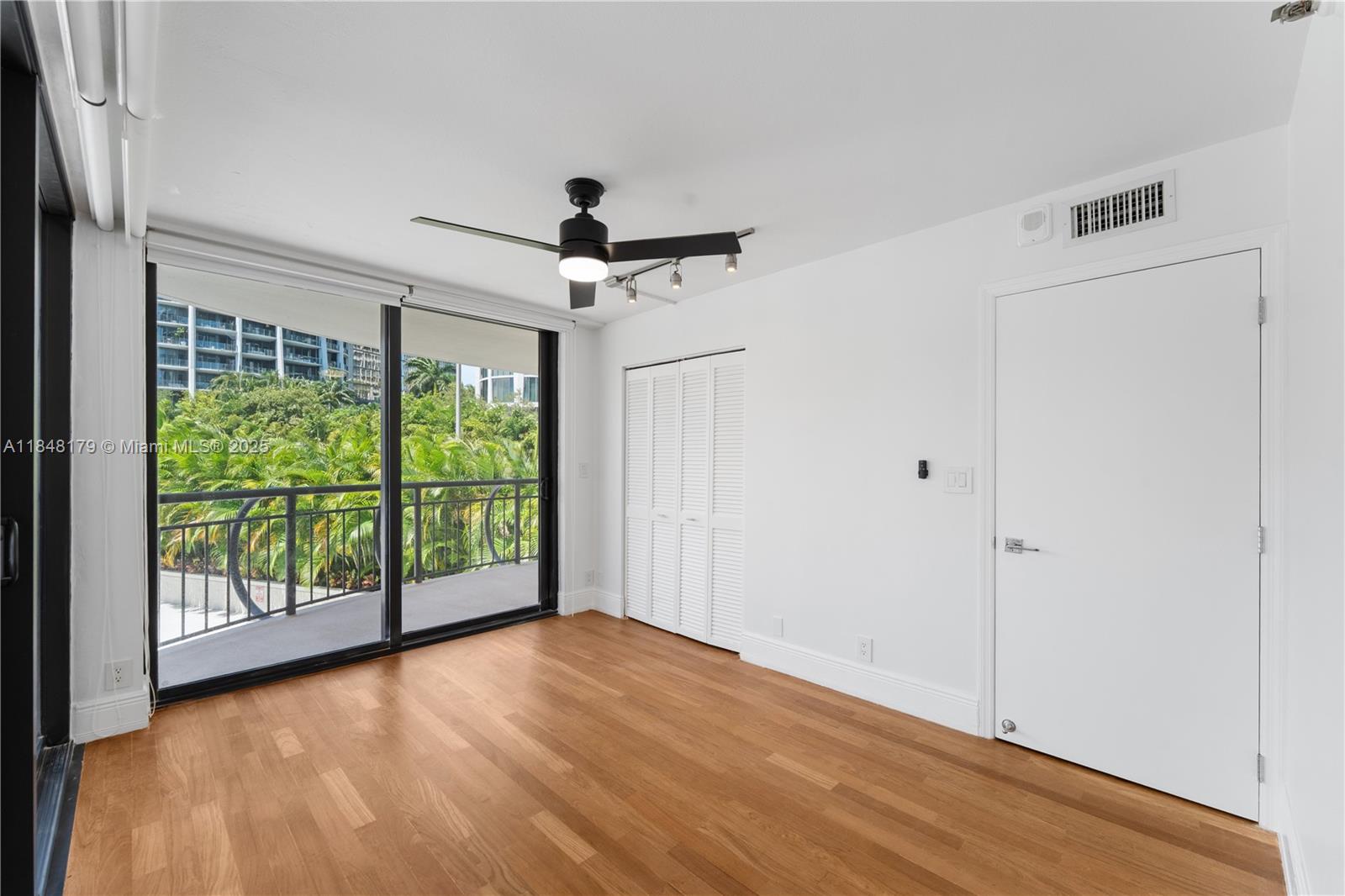 2843 S Bayshore Dr # 3F