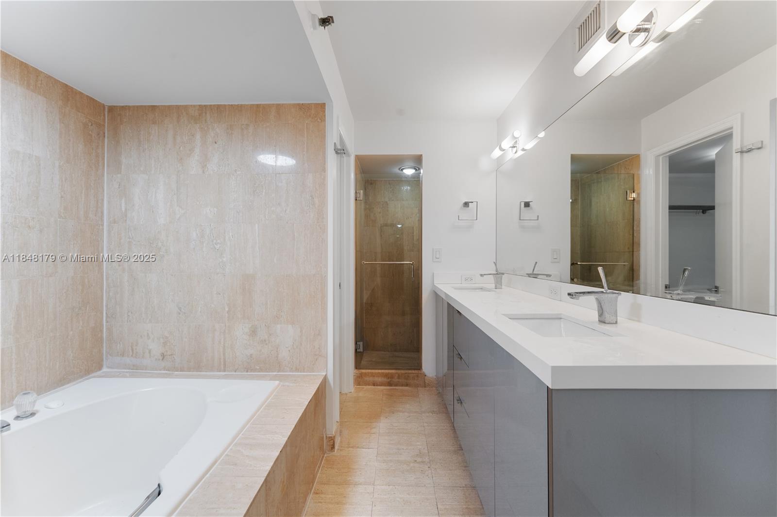 2843 S Bayshore Dr # 3F