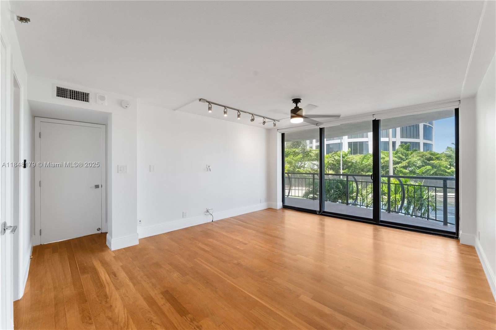 2843 S Bayshore Dr # 3F