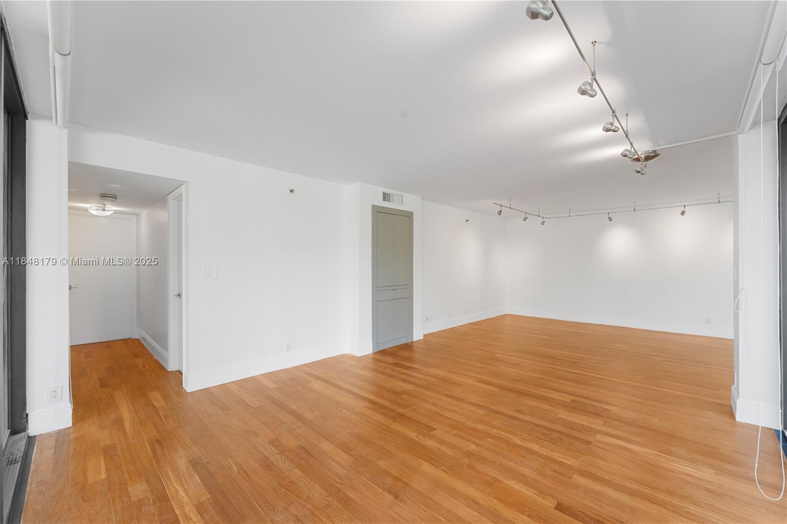 2843 S Bayshore Dr # 3F