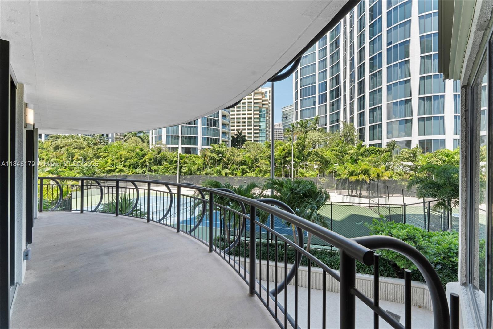 2843 S Bayshore Dr # 3F