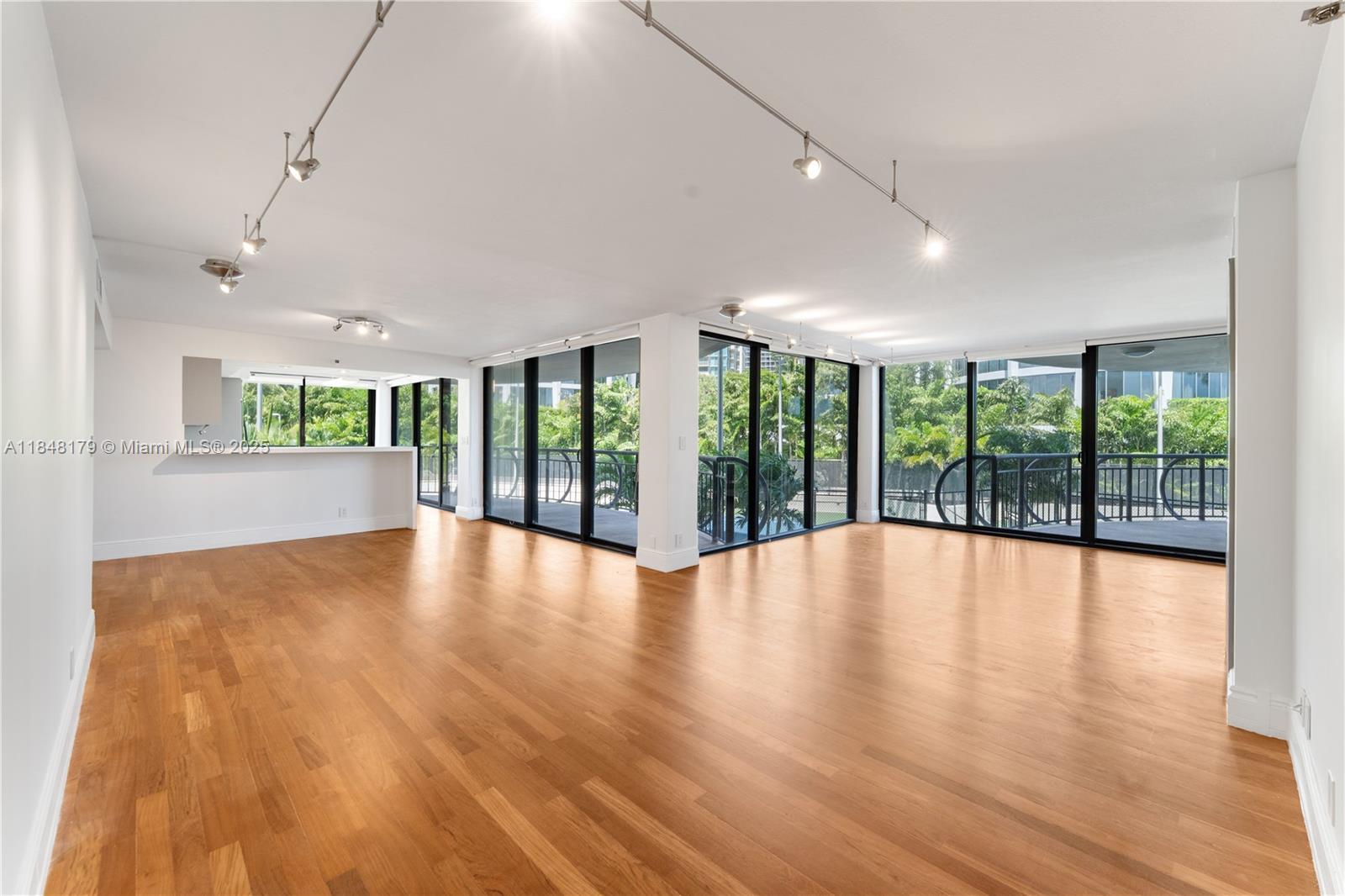 2843 S Bayshore Dr # 3F