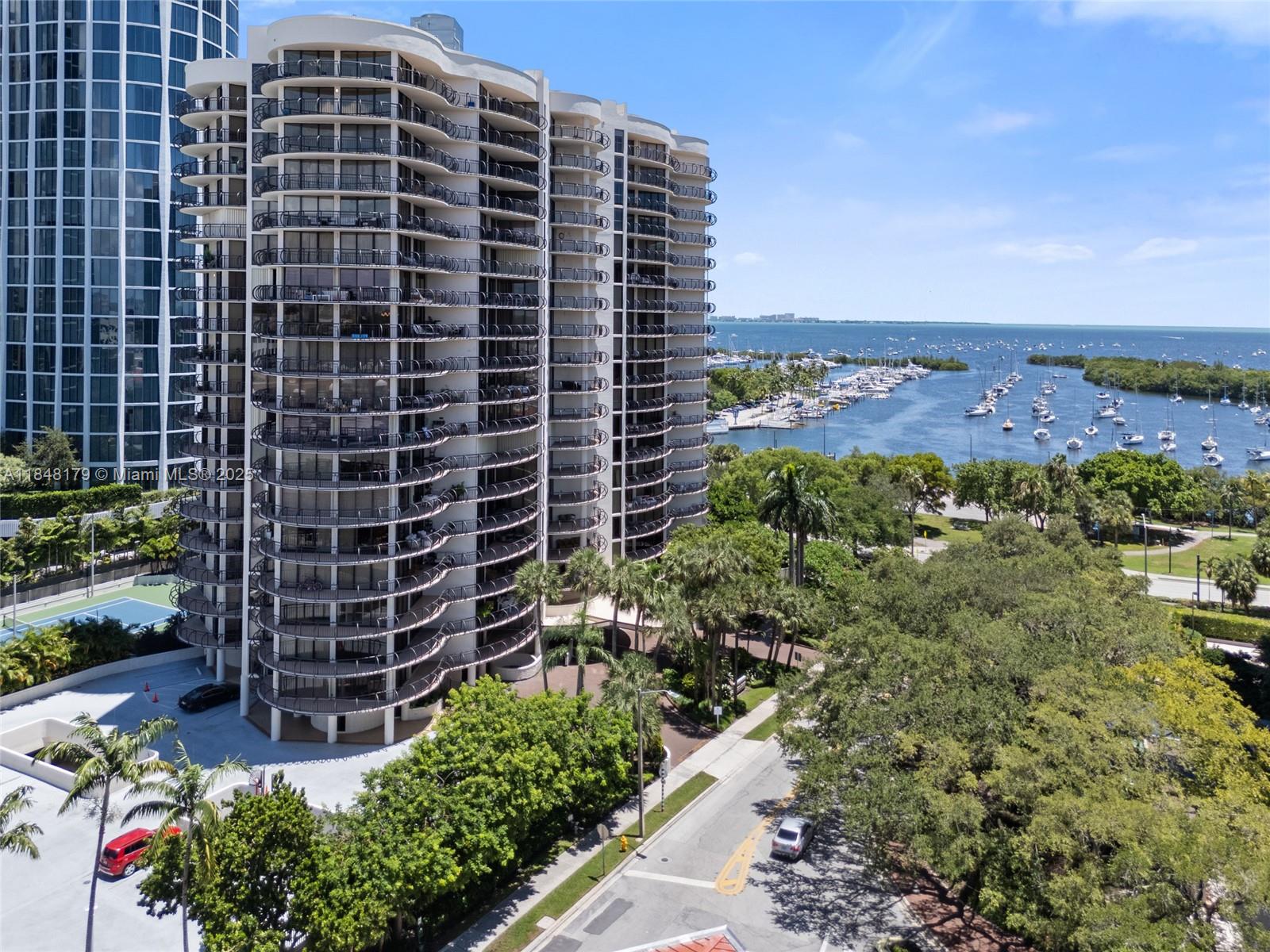 2843 S Bayshore Dr # 3F