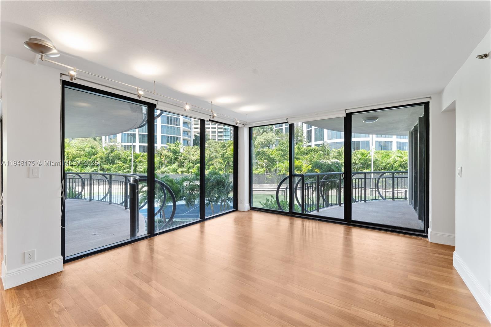 2843 S Bayshore Dr # 3F