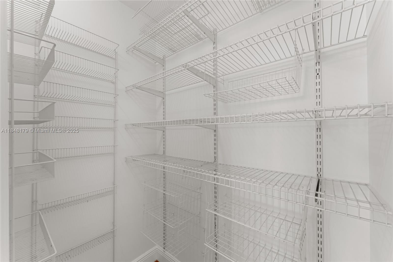 2843 S Bayshore Dr # 3F