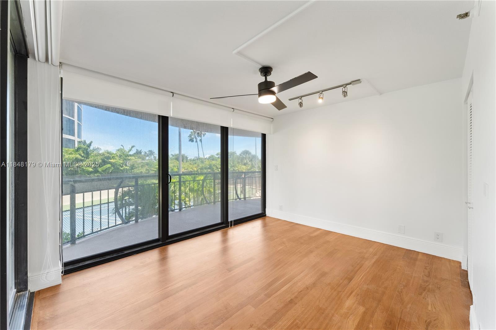 2843 S Bayshore Dr # 3F