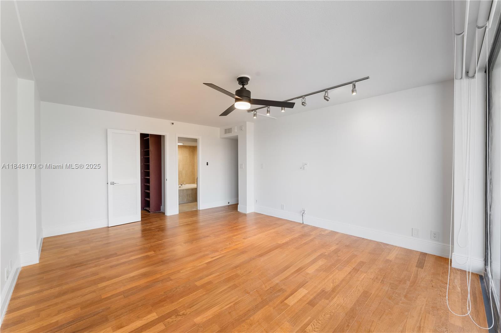 2843 S Bayshore Dr # 3F