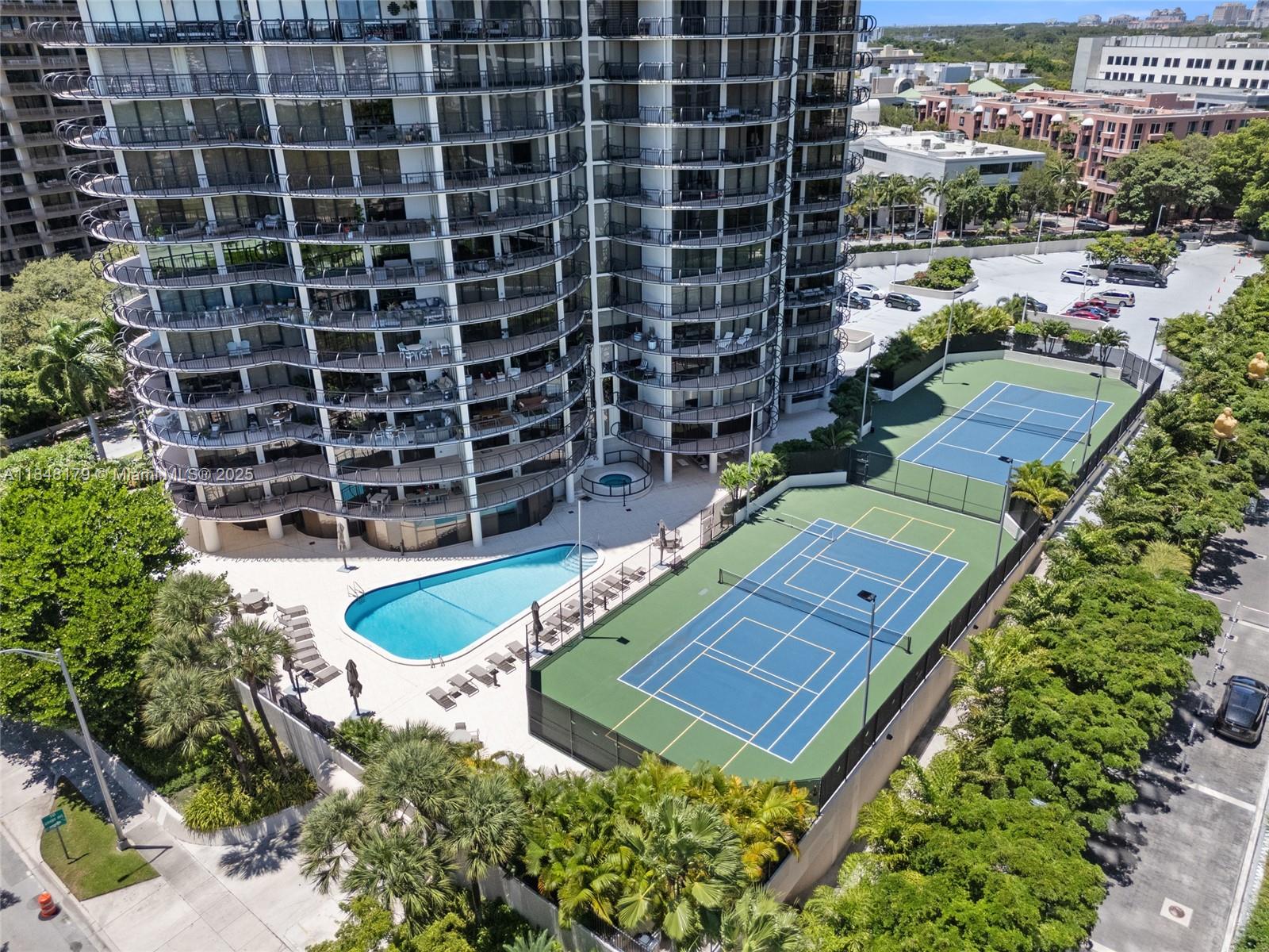 2843 S Bayshore Dr # 3F