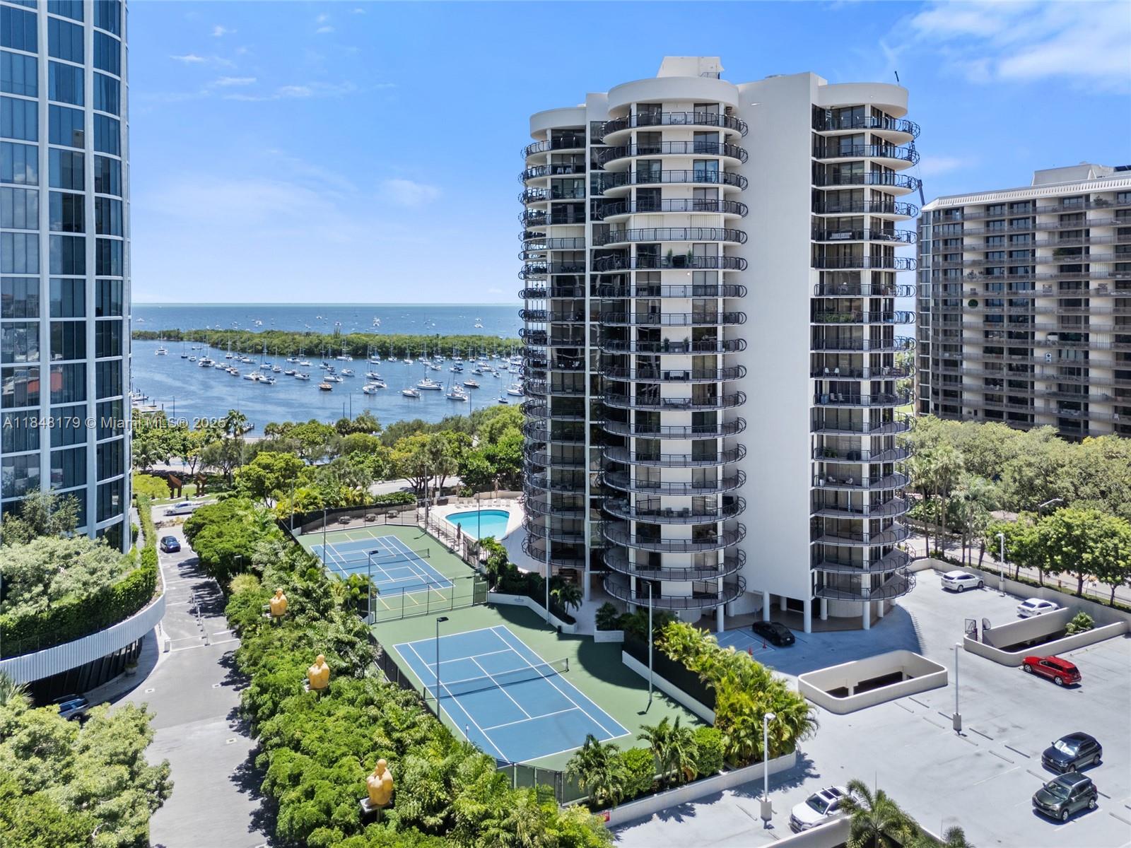 2843 S Bayshore Dr # 3F