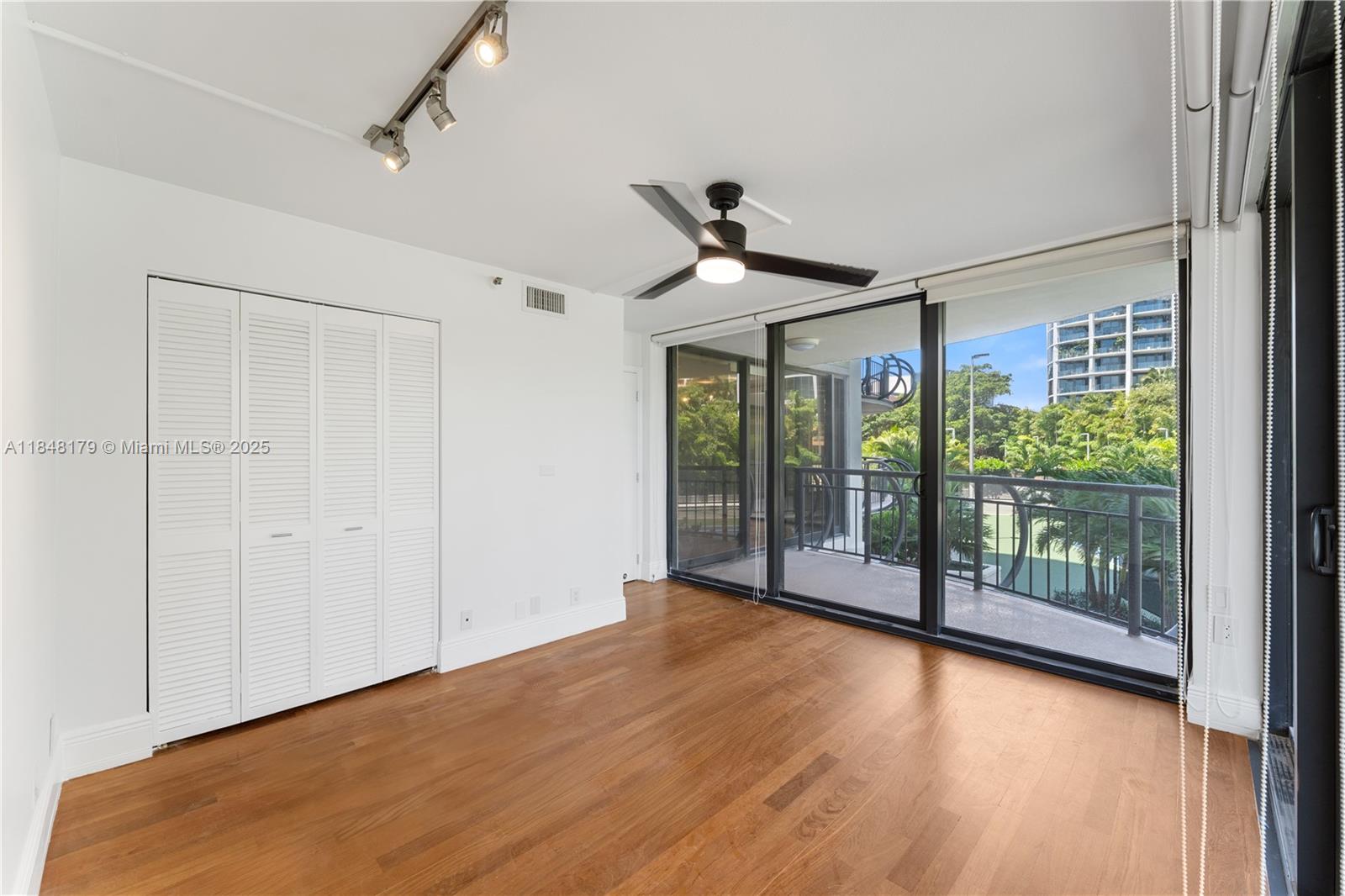 2843 S Bayshore Dr # 3F