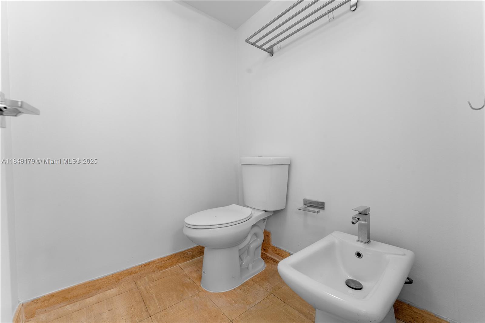 2843 S Bayshore Dr # 3F