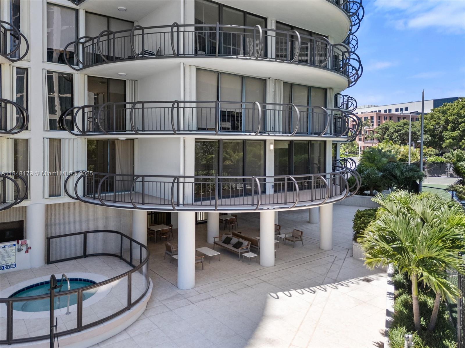 2843 S Bayshore Dr # 3F