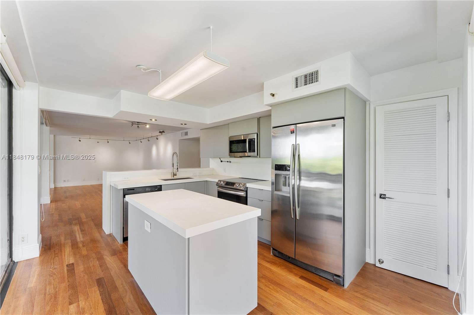 2843 S Bayshore Dr # 3F