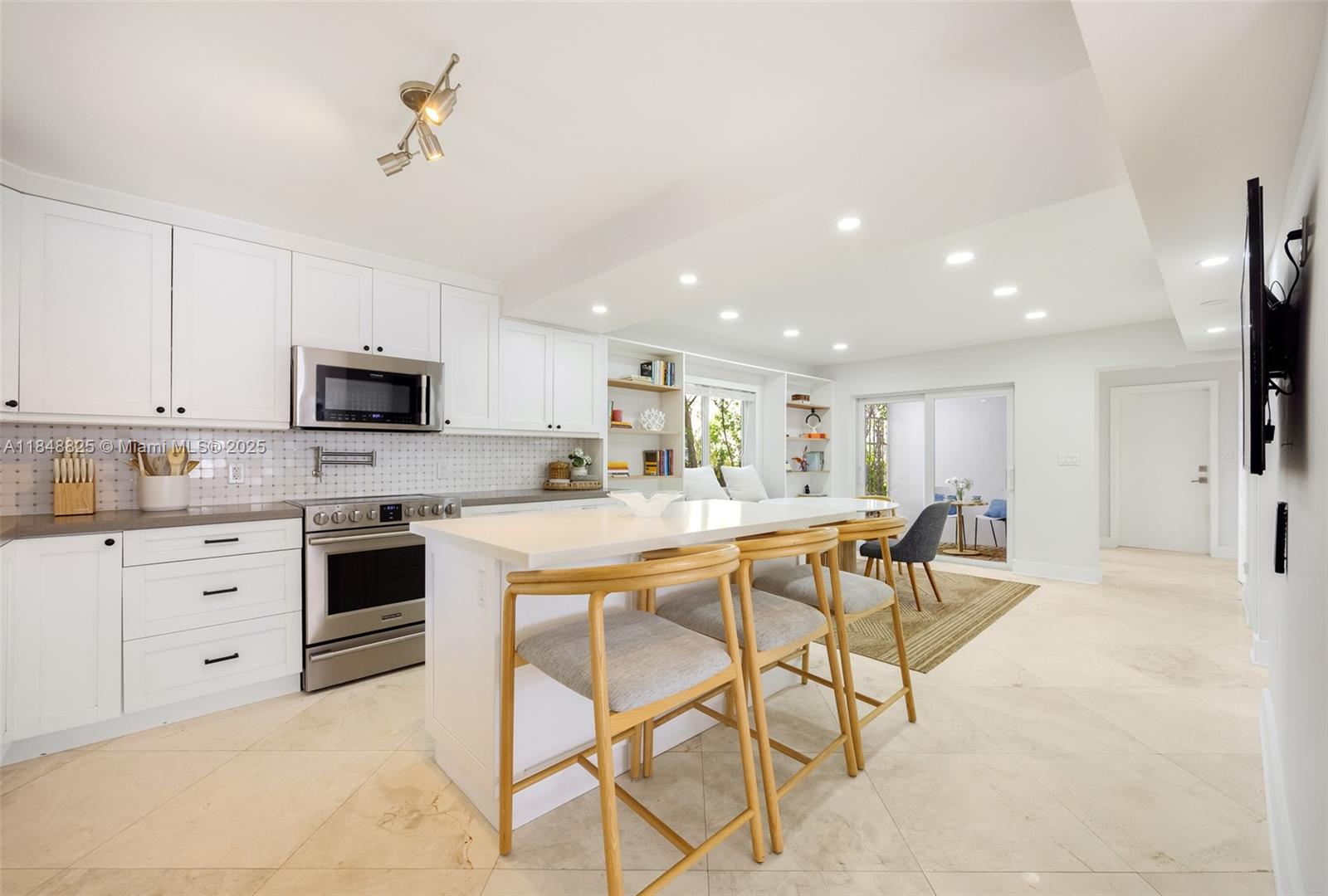 1208 Mariana Ave
