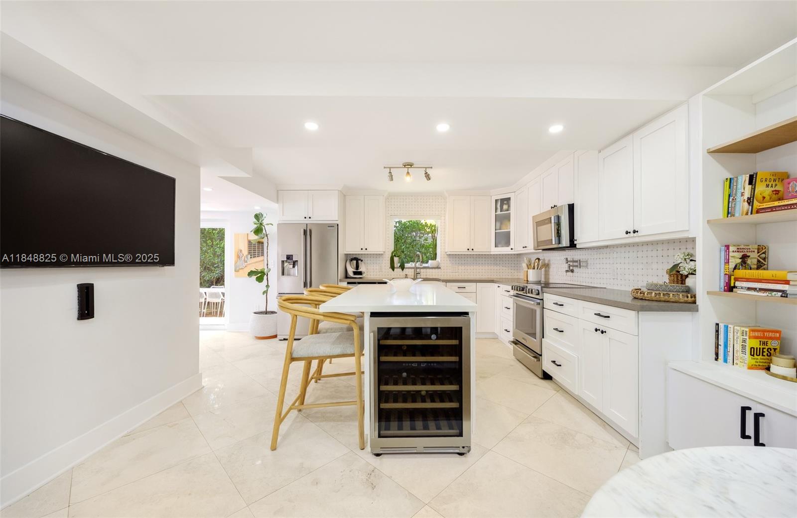 1208 Mariana Ave