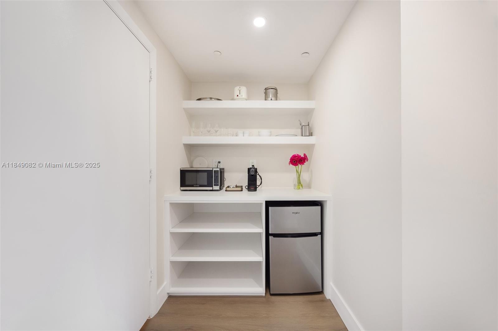 2889 Mcfarlane Rd # 905