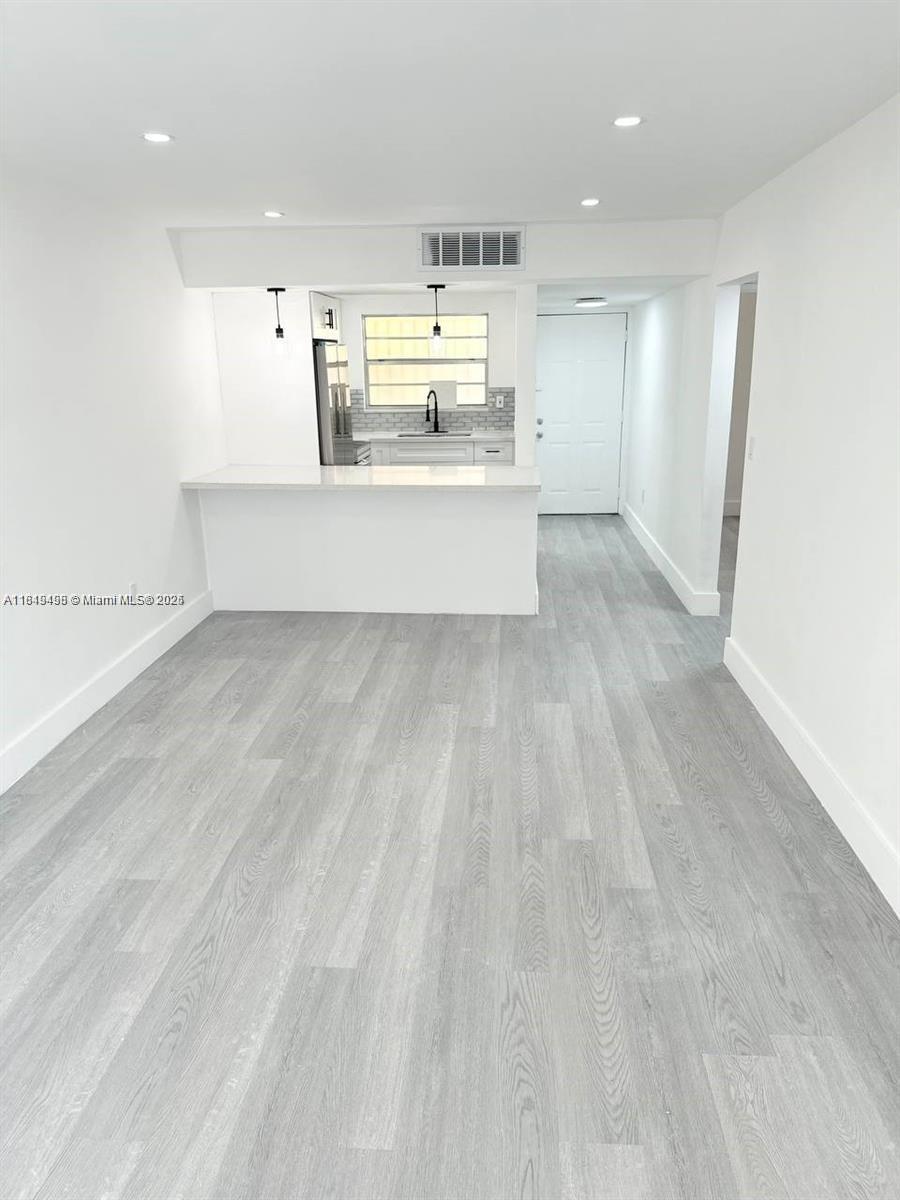 453 SW 2nd St # 304C