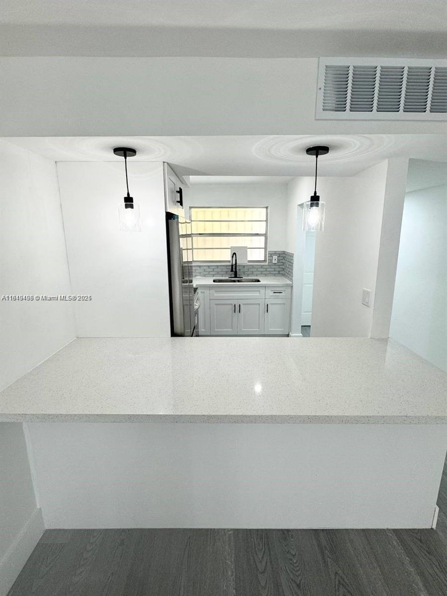 453 SW 2nd St # 304C