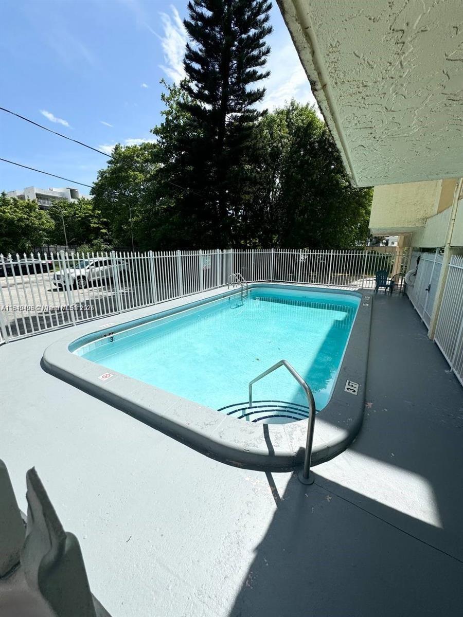 453 SW 2nd St # 304C