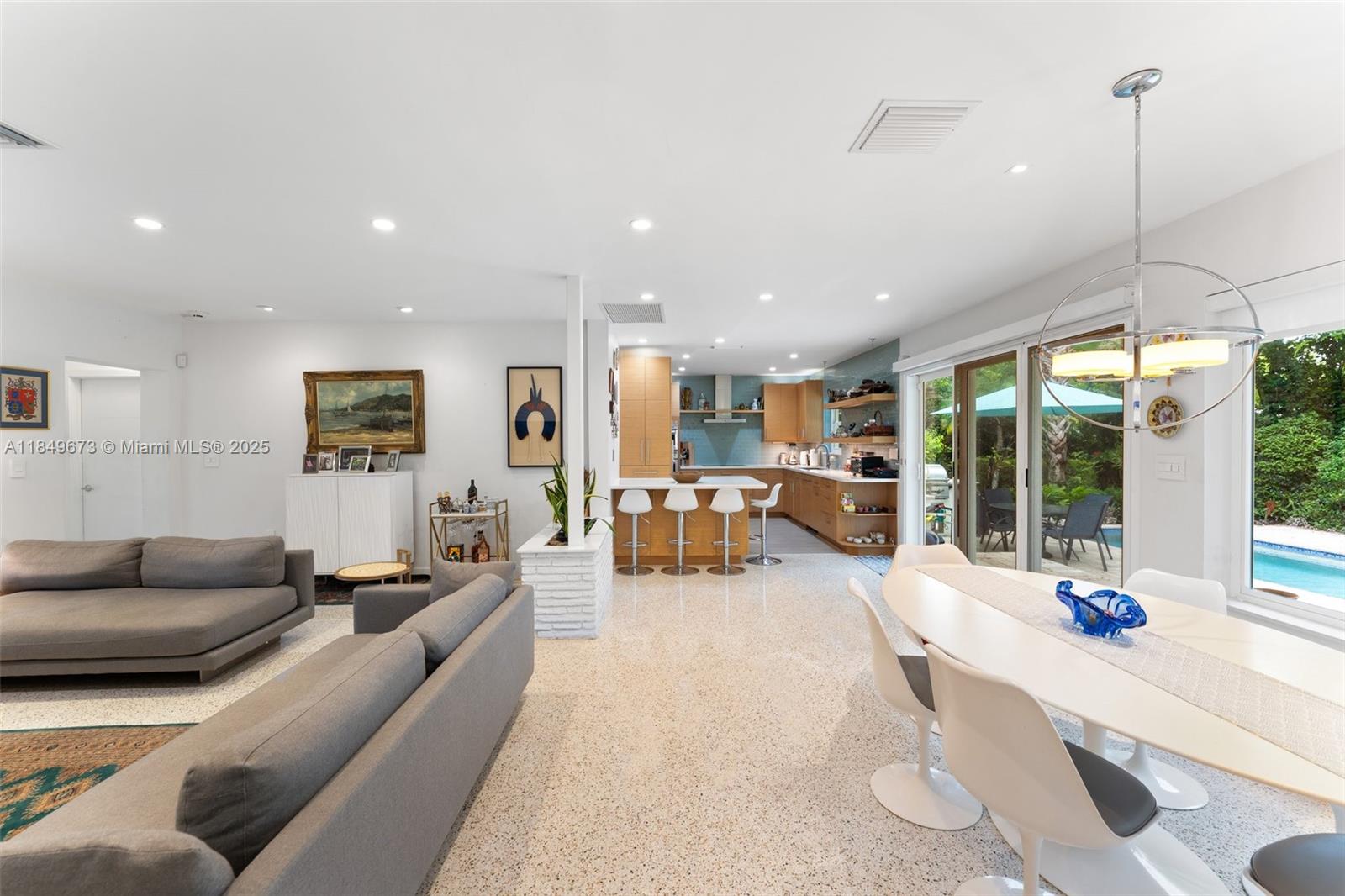 415 Garlenda Ave