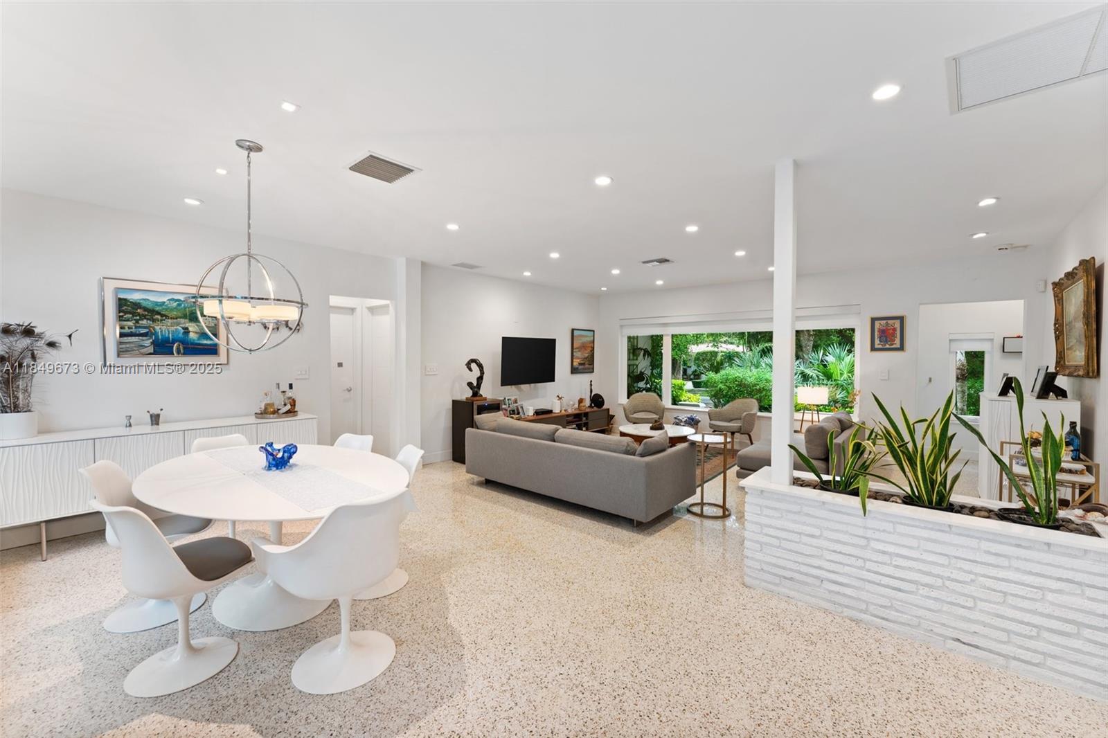 415 Garlenda Ave