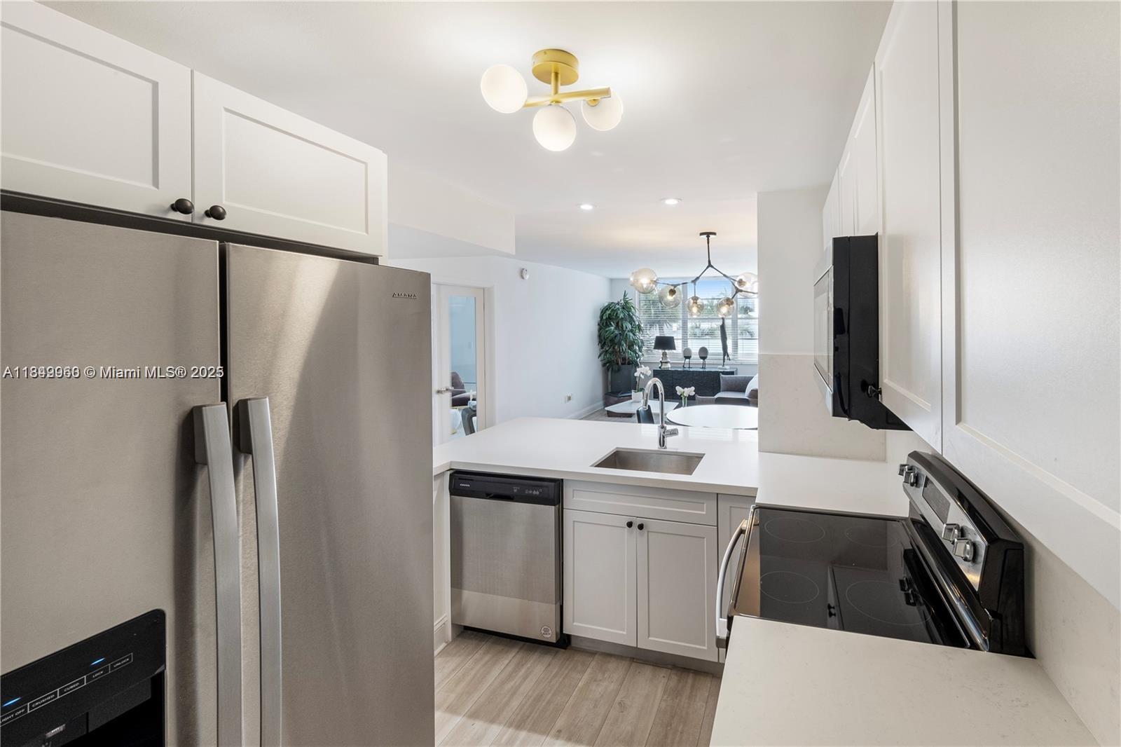 1020 Meridian Ave # 302