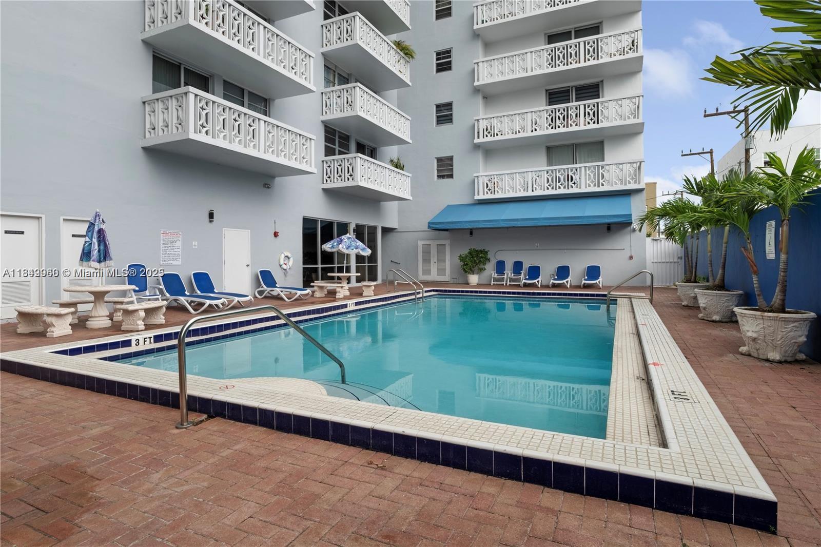 1020 Meridian Ave # 302